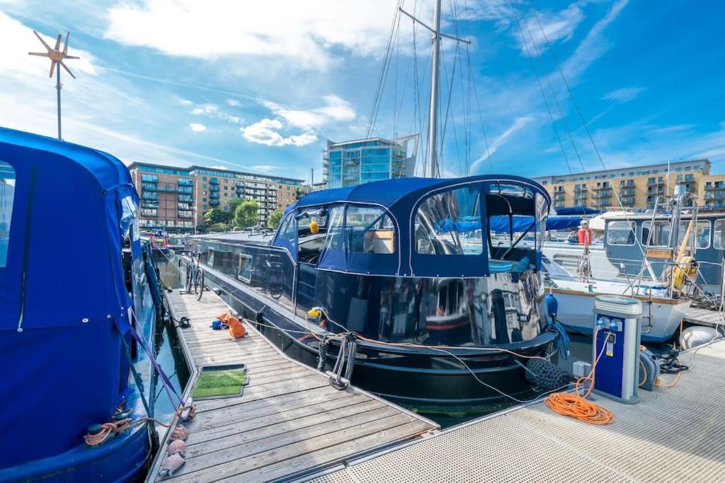 Luxurious Houseboat Near Canary Wharf In Лондон Екстериор снимка
